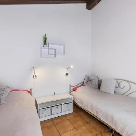 2 Bedroom Amazing In Cervar Porat * Poreč