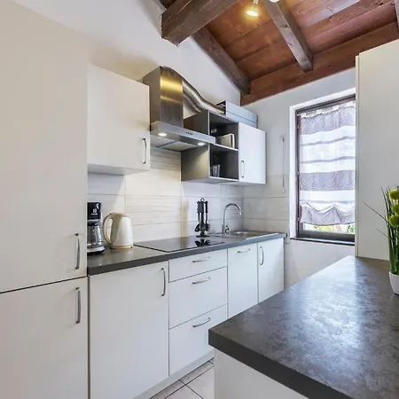 2 Bedroom Amazing In Cervar Porat