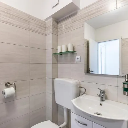 Dom wakacyjny 2 Bedroom Amazing In Cervar Porat *