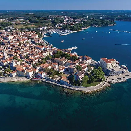 Dom wakacyjny 2 Bedroom Amazing In Cervar Porat Poreč
