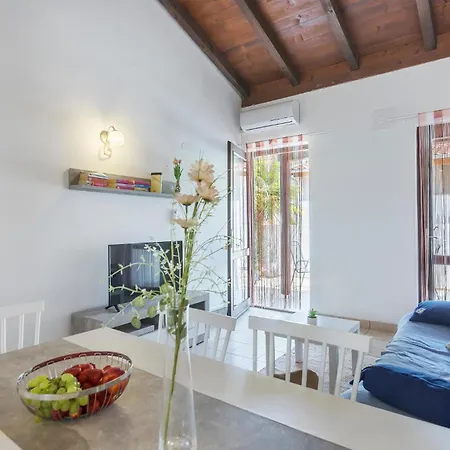 2 Bedroom Amazing In Cervar Porat Dom wakacyjny
