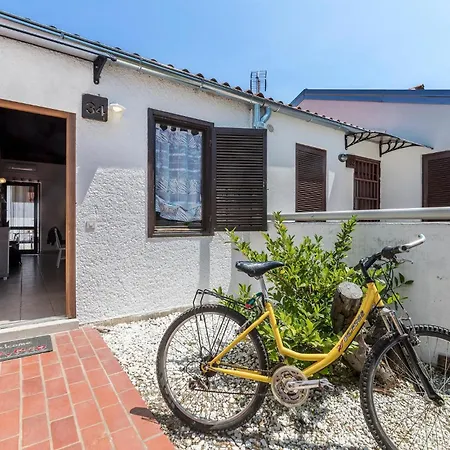 2 Bedroom Amazing In Cervar Porat Dom wakacyjny *