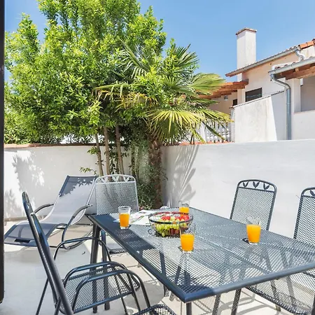 2 Bedroom Amazing In Cervar Porat Dom wakacyjny Poreč