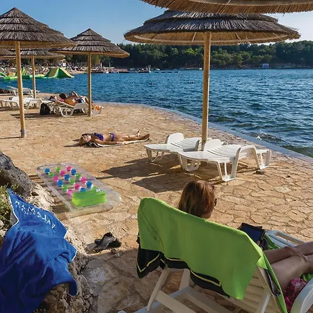 2 Bedroom Amazing In Cervar Porat * Poreč