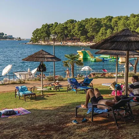 2 Bedroom Amazing In Cervar Porat Dom wakacyjny Poreč